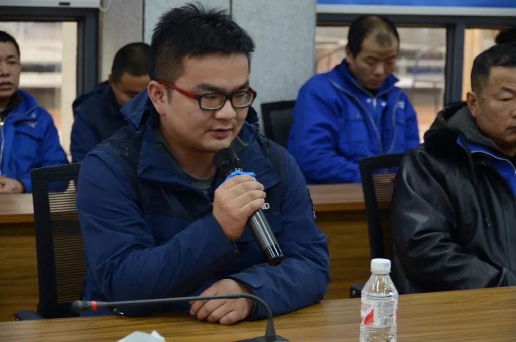 星际官网注册智能召开春节困难职工座谈会