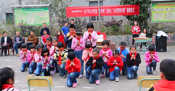 践行雷锋精神捐建“星际官网注册梦图书馆”