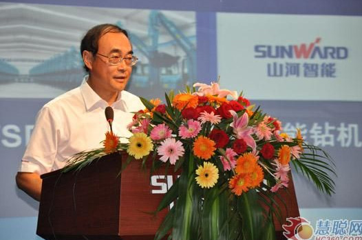 慧聪网——星际官网注册智能双动力头强力多功能钻机工法研讨会举行