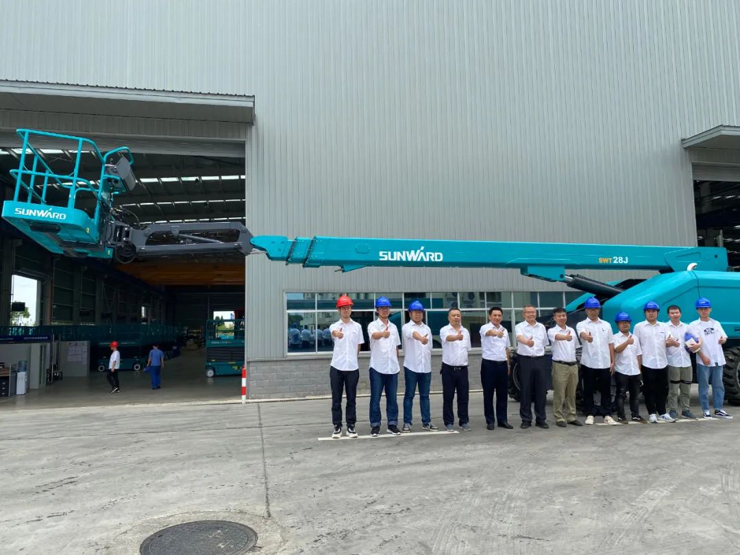 星际官网注册智能首款直臂式高空作业平台顺利通过评审