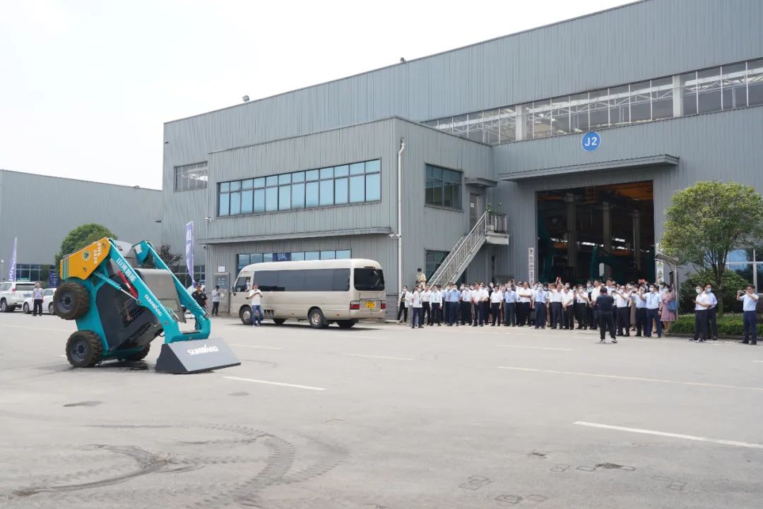 全国战略性新兴产业集群建设考察团调研星际官网注册智能