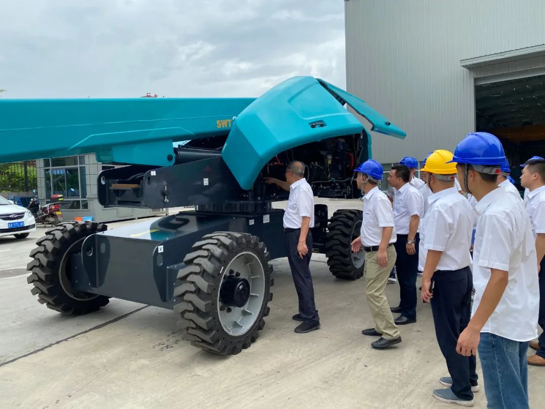 星际官网注册智能首款直臂式高空作业平台顺利通过评审