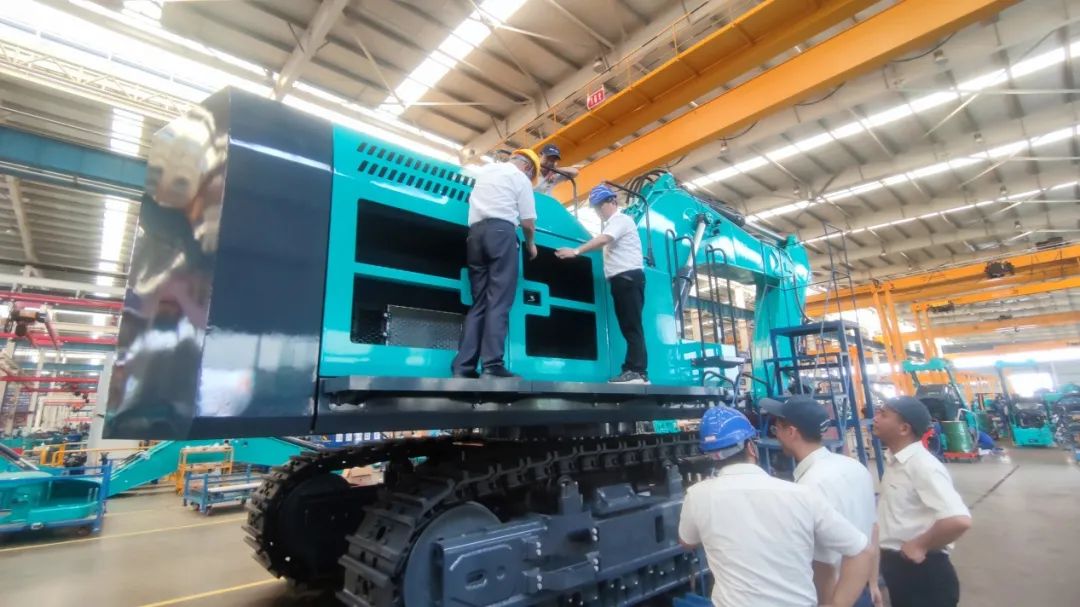 够炫！够酷！星际官网注册智能超大型挖掘机SWE750F下线