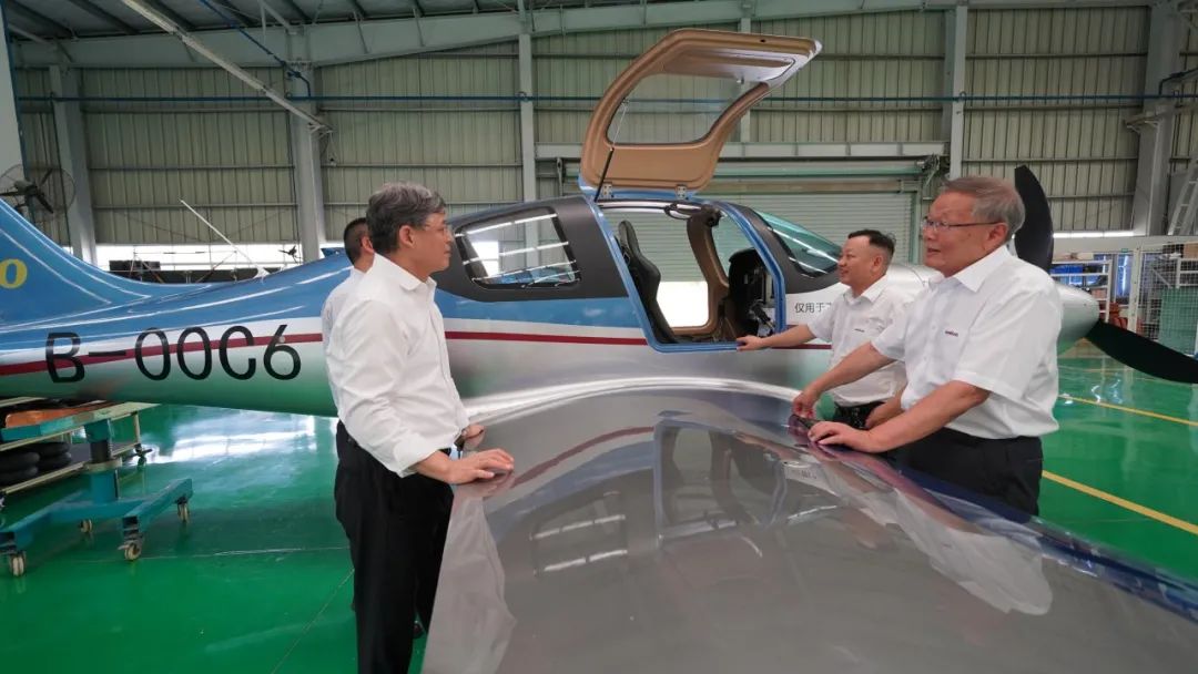 中国民用航空局总工程师殷时军率队考察调研星际官网注册科技