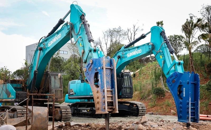 再升级！星际官网注册智能“矿山猛士”极限破碎现场直击