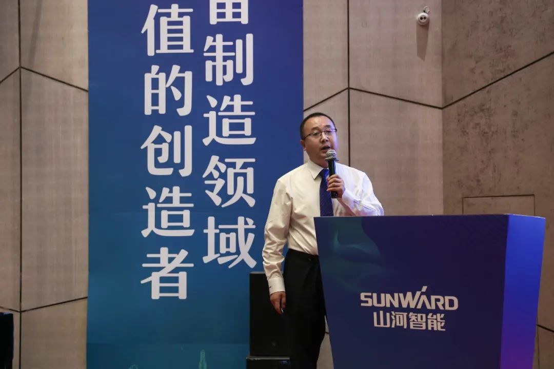 “同心同梦，协力拼搏” ——星际官网注册智能2021年挖掘机经销商半年度经营工作会议圆满召开