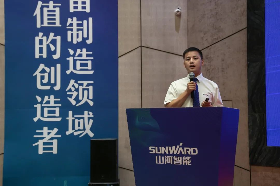 “同心同梦，协力拼搏” ——星际官网注册智能2021年挖掘机经销商半年度经营工作会议圆满召开