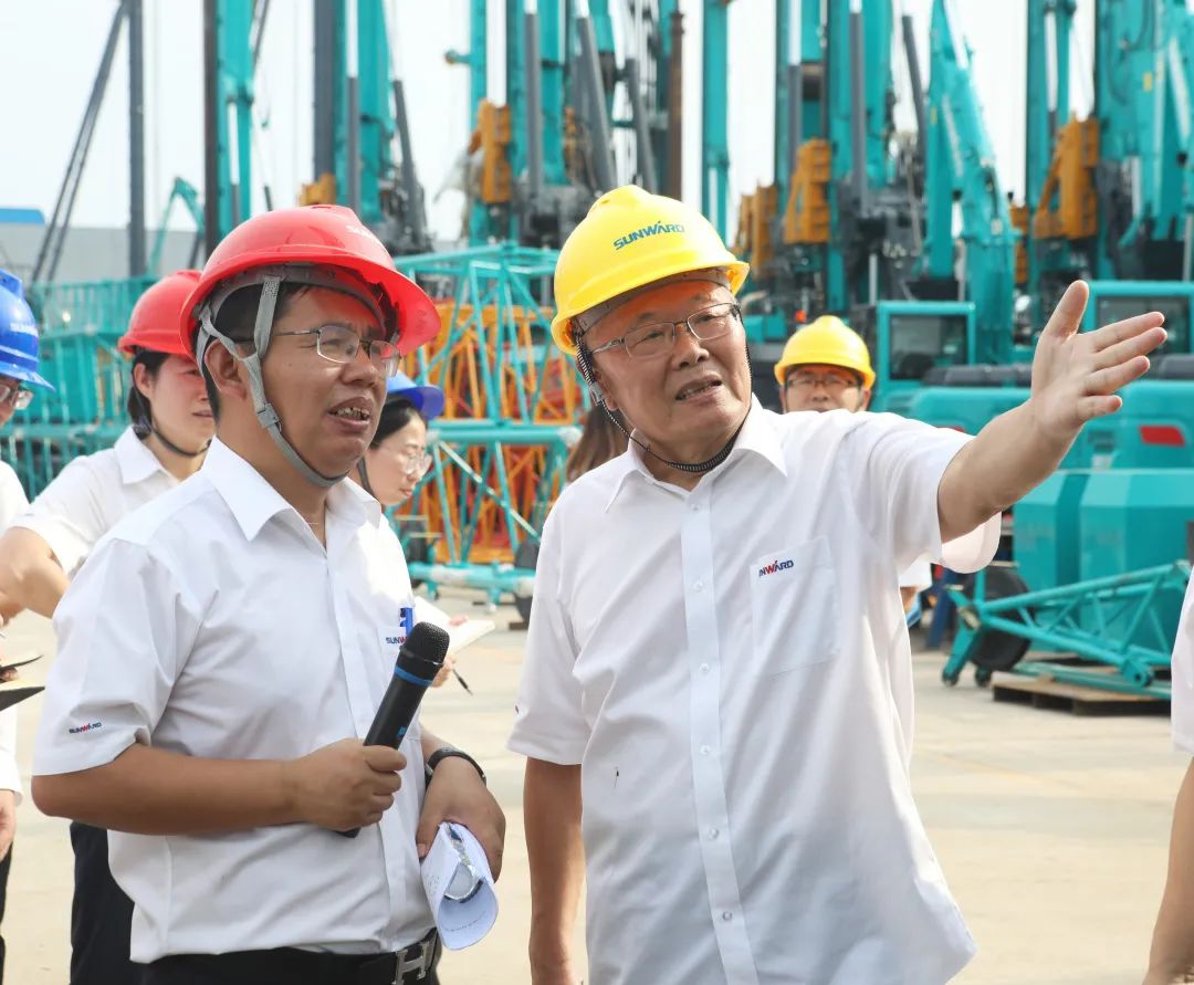 双鹰翱翔，“E”往无前！——星际官网注册智能新一代E系列起重机下线！