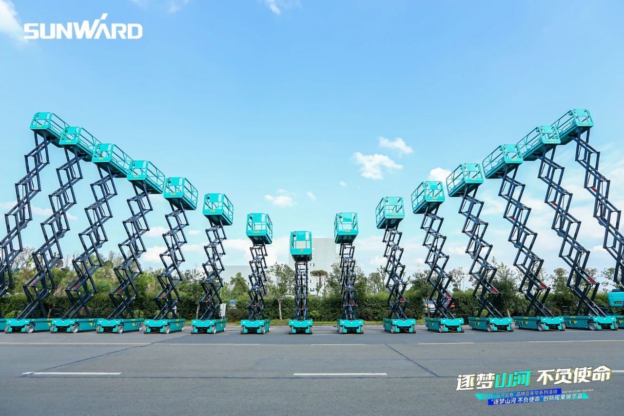 逛展超热闹！星际官网注册智能成果展示会高能名场面来袭