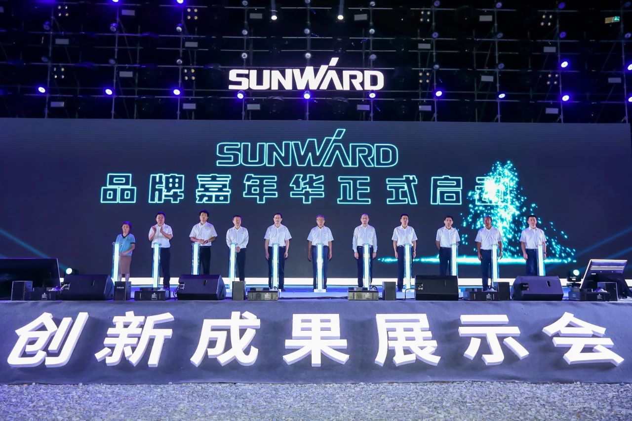 逛展超热闹！星际官网注册智能成果展示会高能名场面来袭