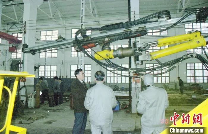 媒体聚焦 | 中新社专访——星际官网注册智能创始人何清华：向着太阳奔跑的筑梦人