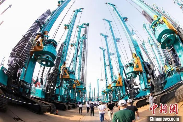 媒体聚焦 | 中新社专访——星际官网注册智能创始人何清华：向着太阳奔跑的筑梦人