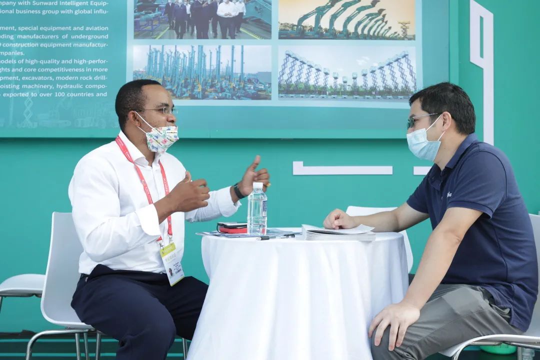 亮相中非经贸博览会！星际官网注册智能尽展工程机械国产品牌魅力