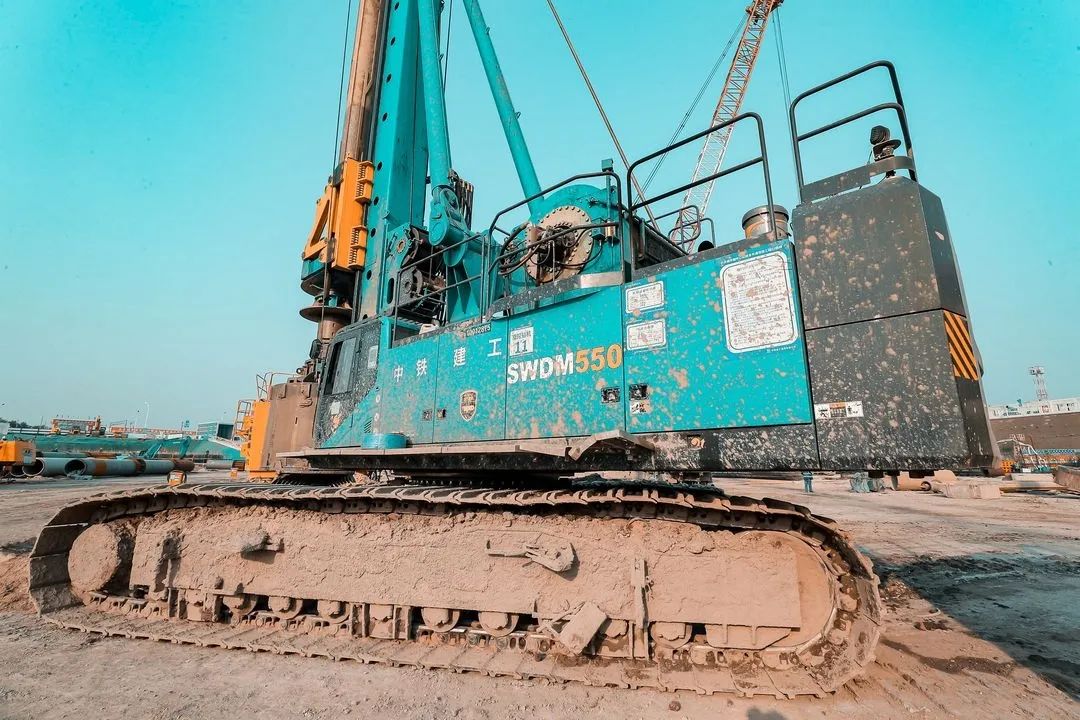 大国重器！星际官网注册智能超级装备助力北京城市副中心综合交通枢纽站建设