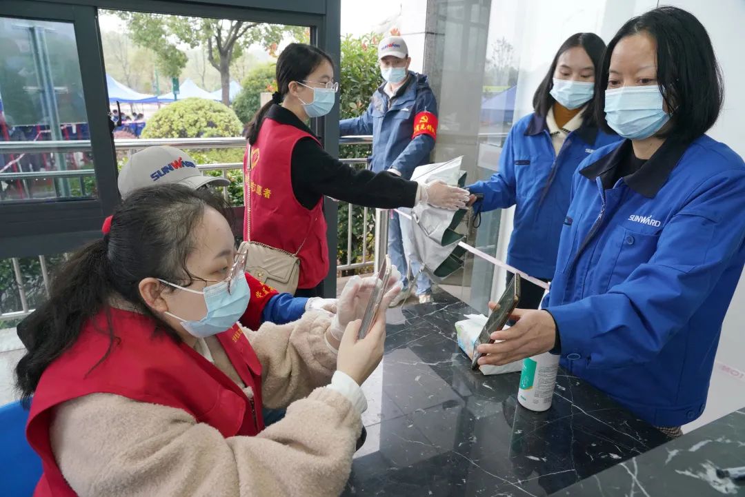 采样完成率近100%！星际官网注册智能第一时间开展全员核酸检测，保障安全生产