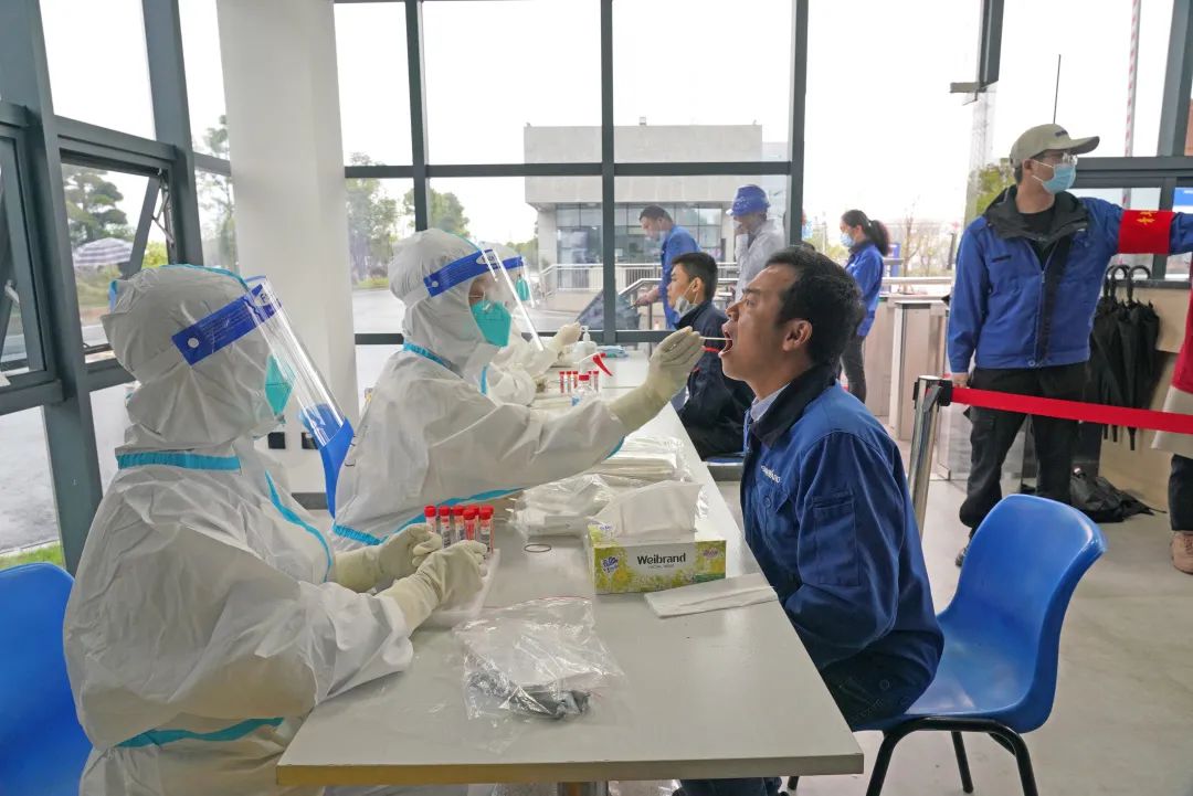 采样完成率近100%！星际官网注册智能第一时间开展全员核酸检测，保障安全生产