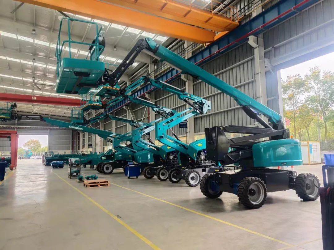 同级别作业高度最高！星际官网注册智能首款自主研发电动臂式高空作业平台下线