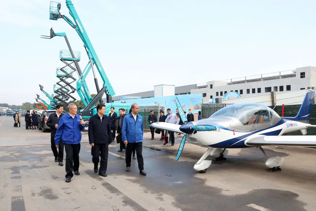 湖南省副省长隋忠诚调研星际官网注册智能