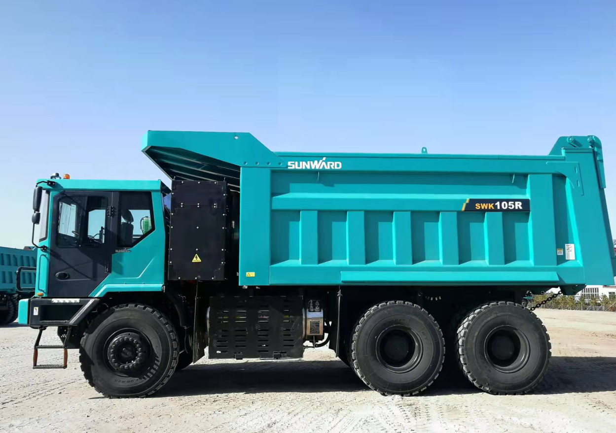 新能源，长续航！星际官网注册智能首台LNG增程式宽体矿卡下线交付