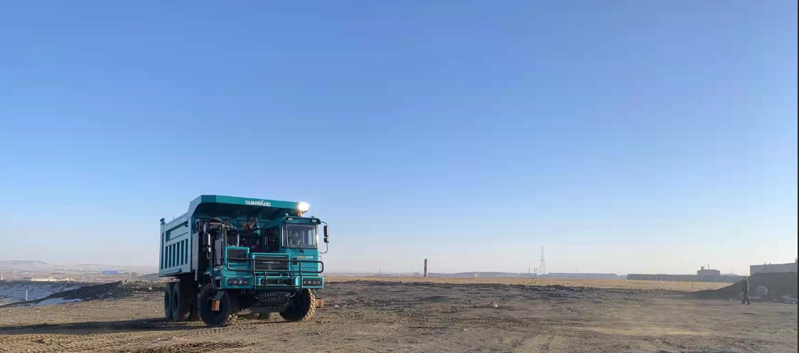 新能源，长续航！星际官网注册智能首台LNG增程式宽体矿卡下线交付