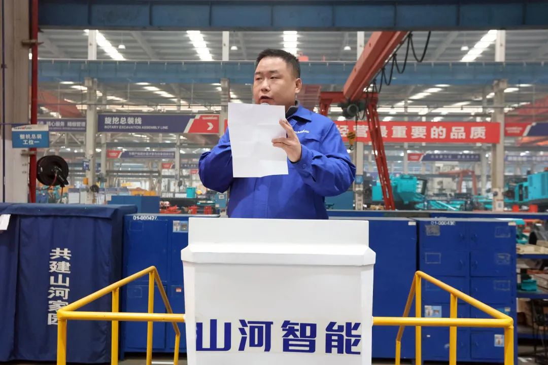 向榜样学习！星际官网注册智能56名职工受到职工职业技能竞赛表彰