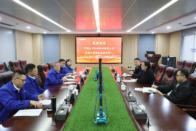 中国上市公司协会党委委员、副秘书长刘翠兰一行调研星际官网注册智能