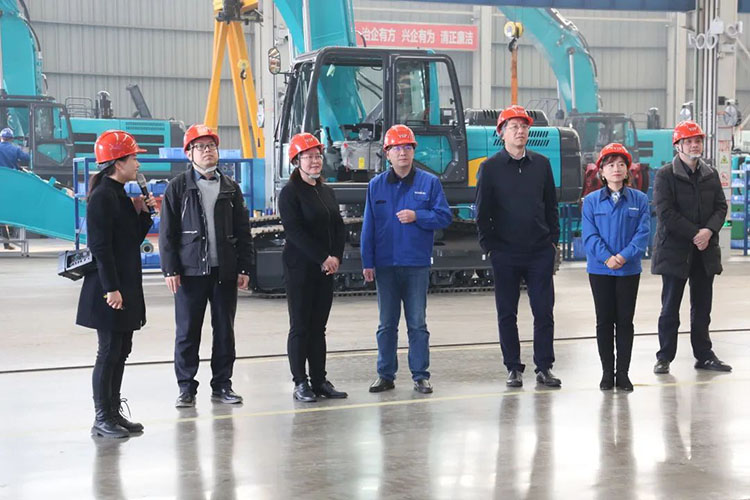 中国上市公司协会党委委员、副秘书长刘翠兰一行调研星际官网注册智能