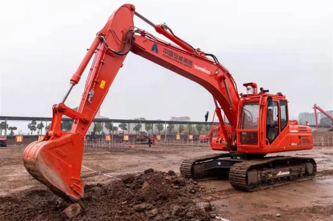 表现亮眼引关注!星际官网注册智能5G远程遥控挖掘机现身湖北省自然灾害工程应急救援基地