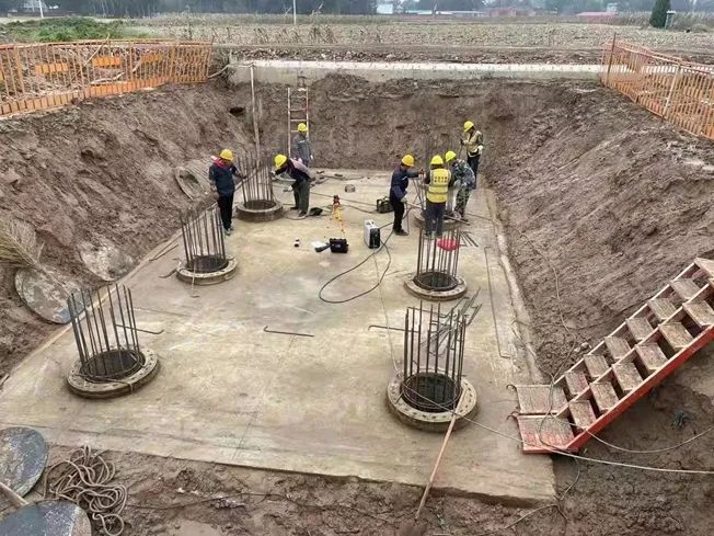 创下纪录！星际官网注册智能引孔式静力压桩机首次应用于高铁项目