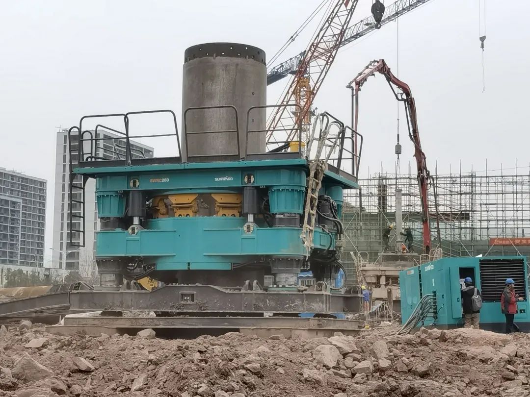 利器出击！星际官网注册智能SWRC260全回转全套管钻机成功完成首钻