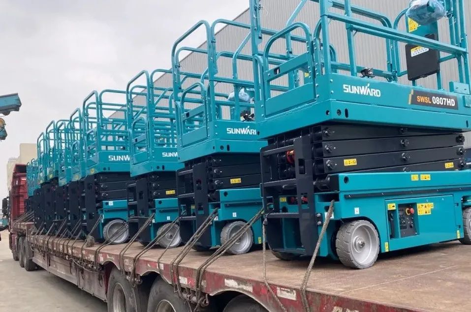 创下单日最高发货量纪录！星际官网注册高机设备集中发货