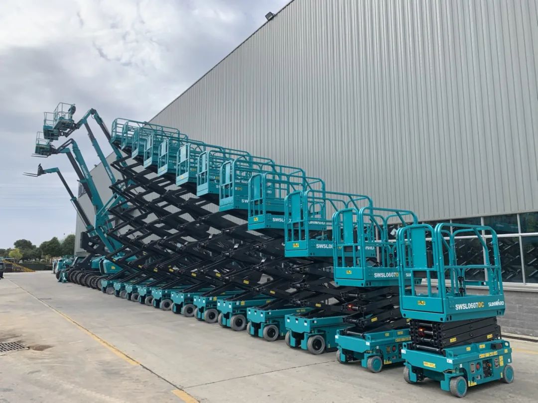 创下单日最高发货量纪录！星际官网注册高机设备集中发货