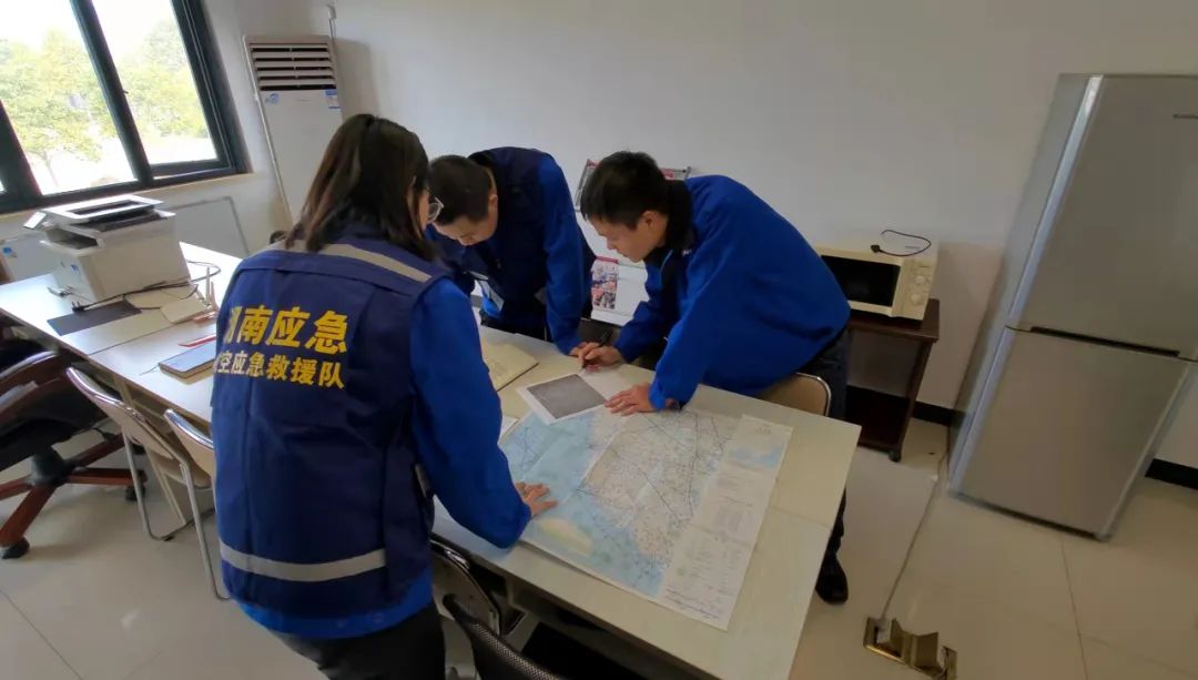 火情就是命令！湖南航空应急救援队星际官网注册机组展现“星际官网注册速度”