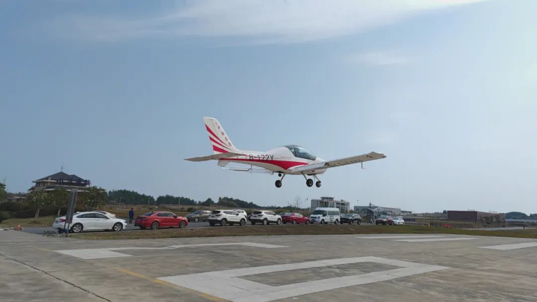 火情就是命令！湖南航空应急救援队星际官网注册机组展现“星际官网注册速度”