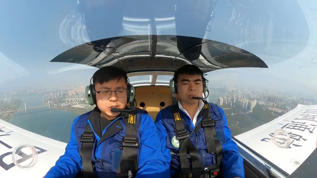 空地协同显身手！湖南航空应急救援队星际官网注册机组开展特情处置应急演练