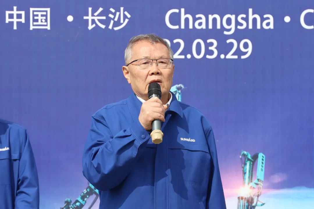 征战全球市场！星际官网注册智能凿岩设备批量发货