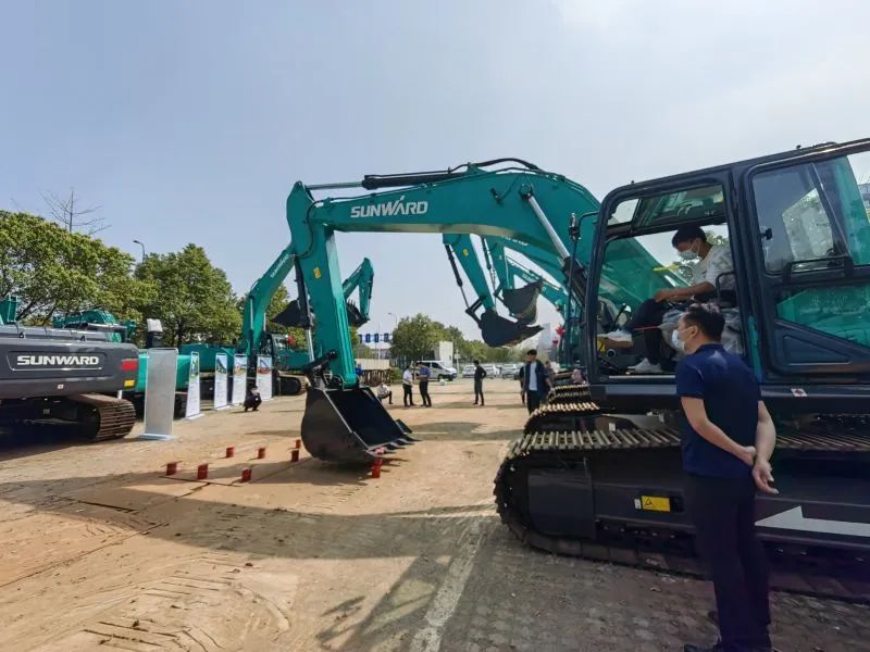 再现交机热潮！星际官网注册智能中大挖持续向市场进军