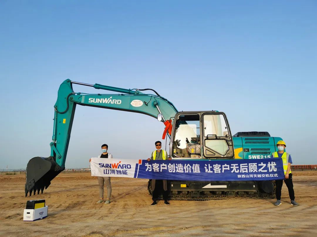 冲、冲、冲！带您感受星际官网注册智能挖掘机火热交机时刻