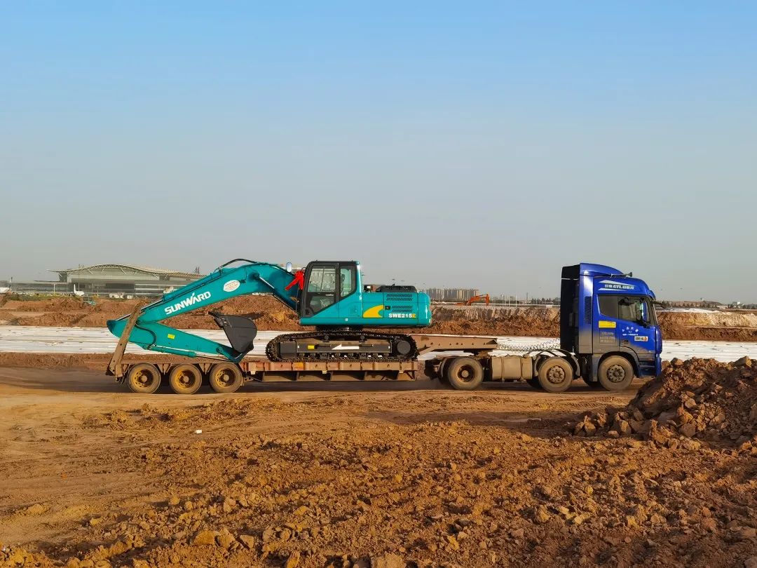 冲、冲、冲！带您感受星际官网注册智能挖掘机火热交机时刻