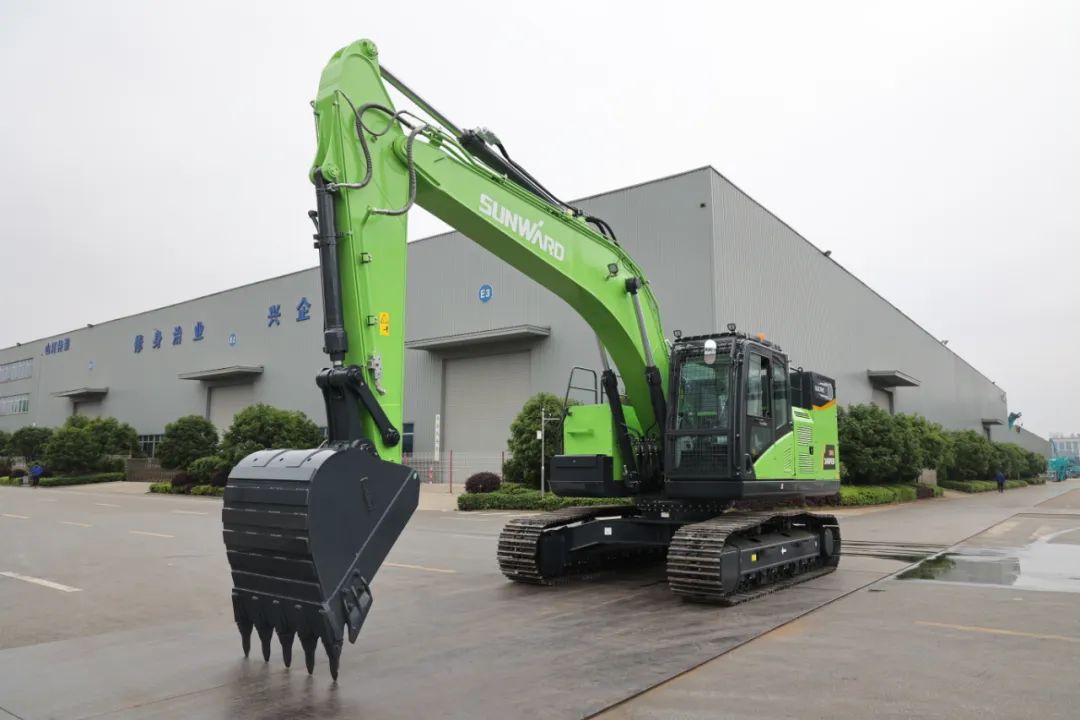 征战川藏铁路！星际官网注册智能新一代电动挖掘机成功交付