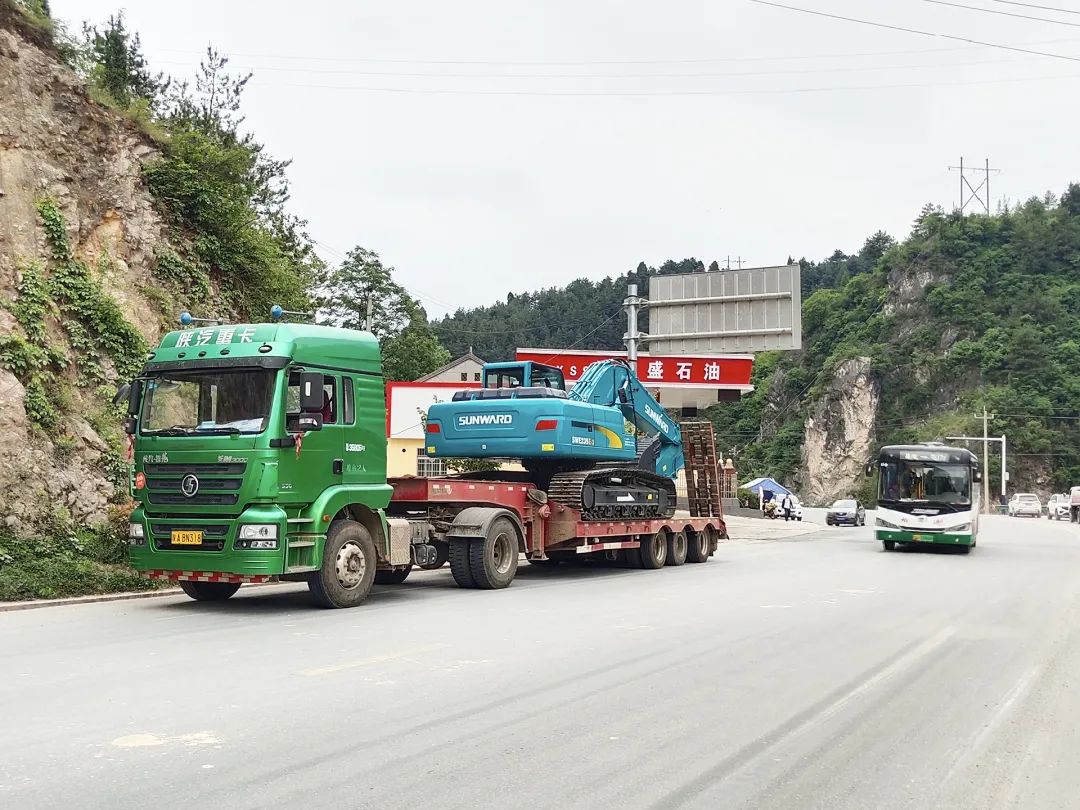 三员星际官网注册挖机“悍将”收服“铁粉”一枚，凭什么？