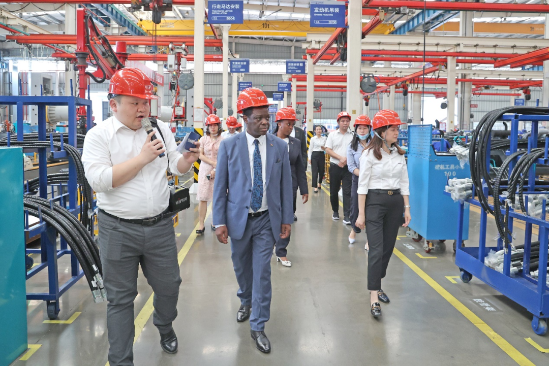 马拉维大使一行考察星际官网注册智能