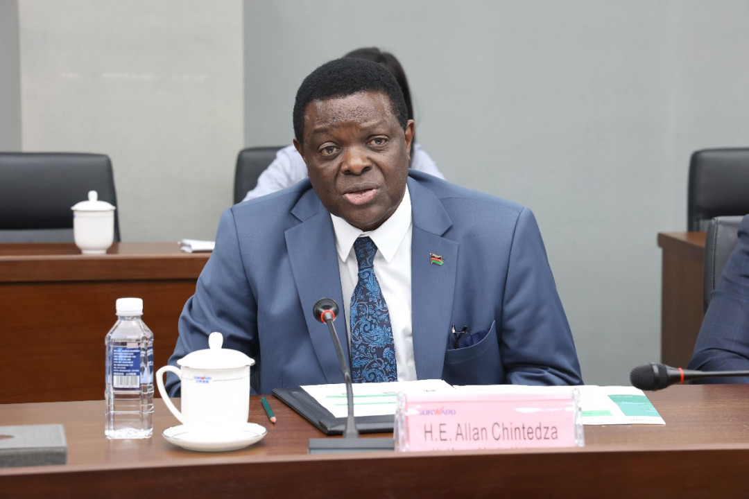 马拉维大使一行考察星际官网注册智能