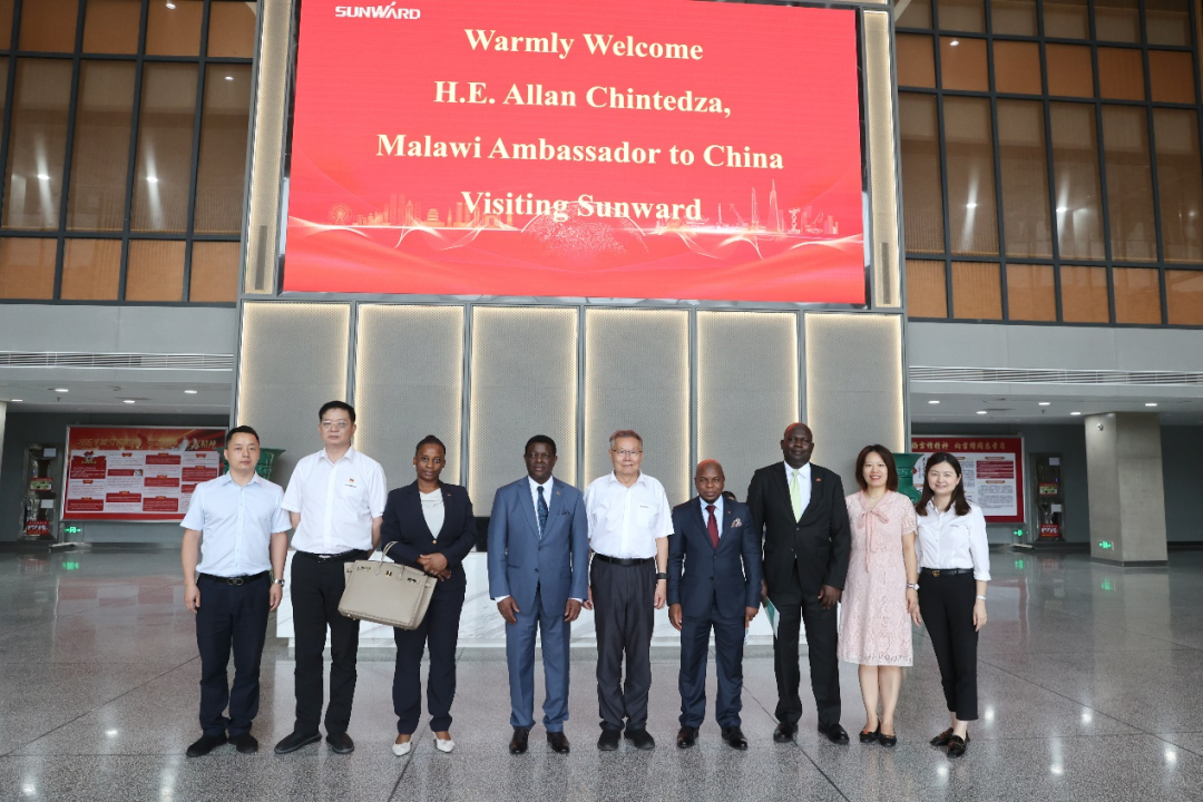 马拉维大使一行考察星际官网注册智能