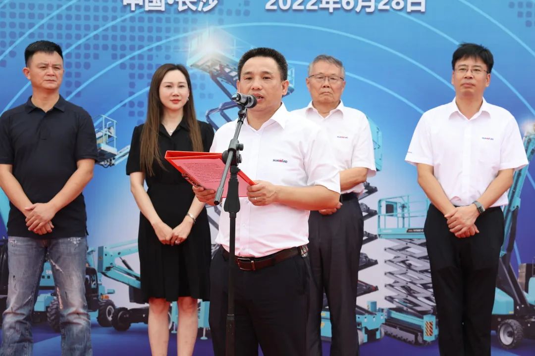 献礼二十大,再攀新高地!星际官网注册智能高空机械设备再迎批量发货