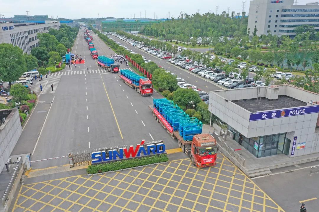 献礼二十大,再攀新高地!星际官网注册智能高空机械设备再迎批量发货