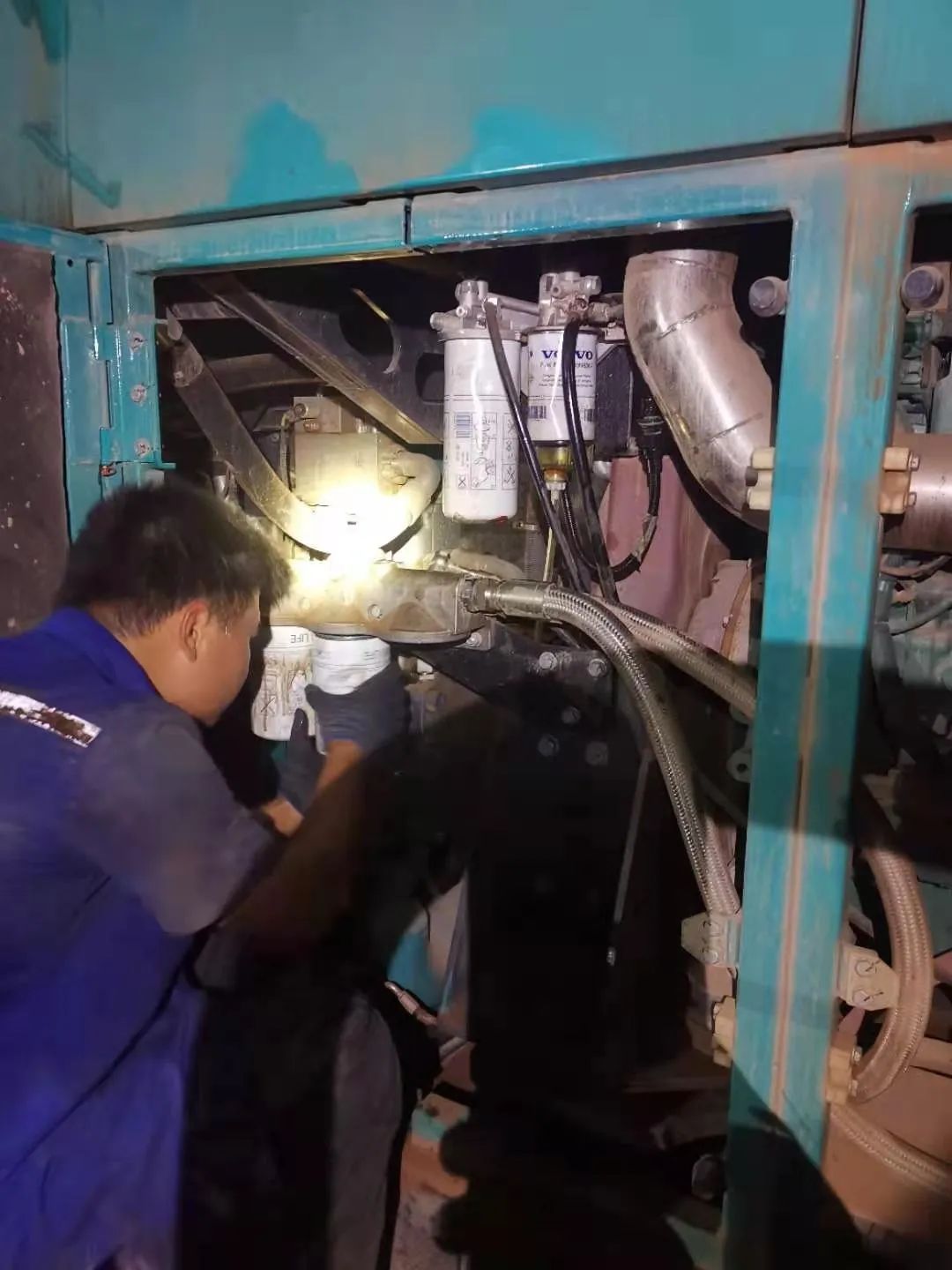 “创造施工奇迹!”他们和星际官网注册智能“超级桩备”一起助建燕矶长江大桥