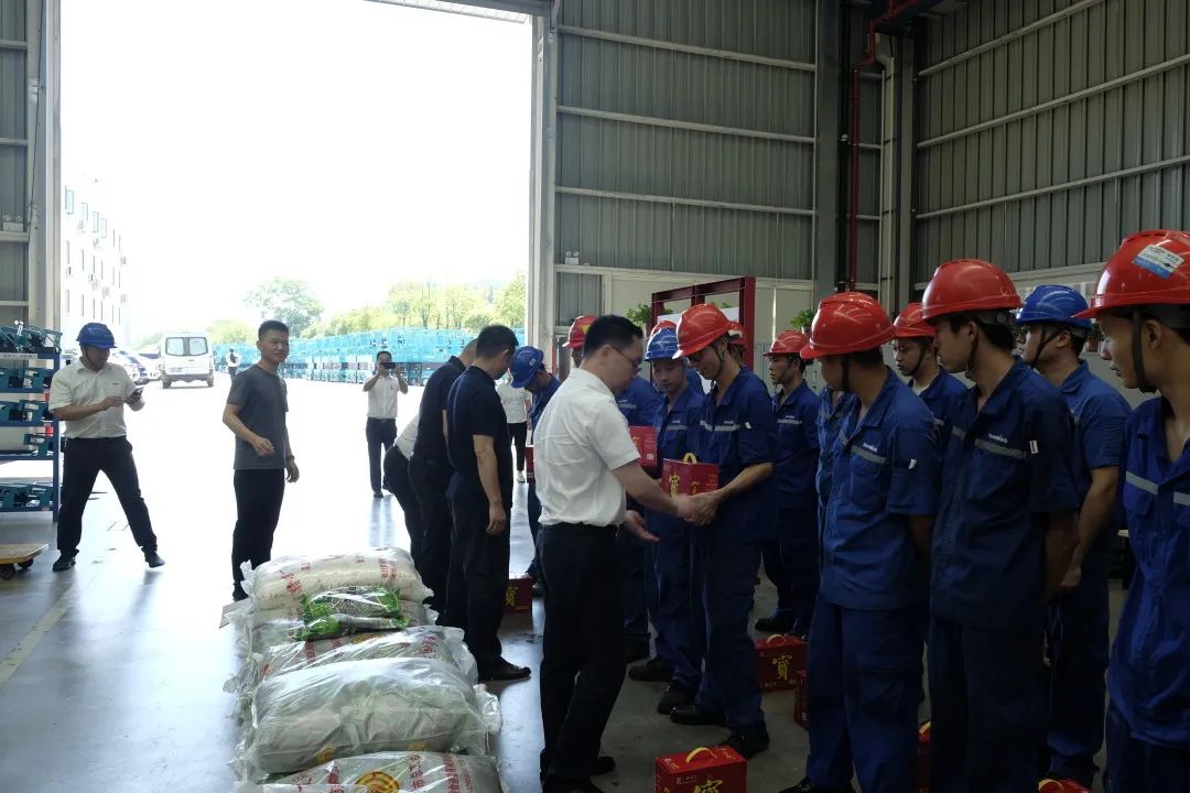 长沙市总工会慰问星际官网注册智能一线员工