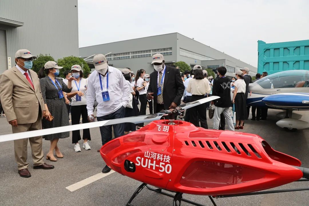 非洲驻华使节走访星际官网注册智能