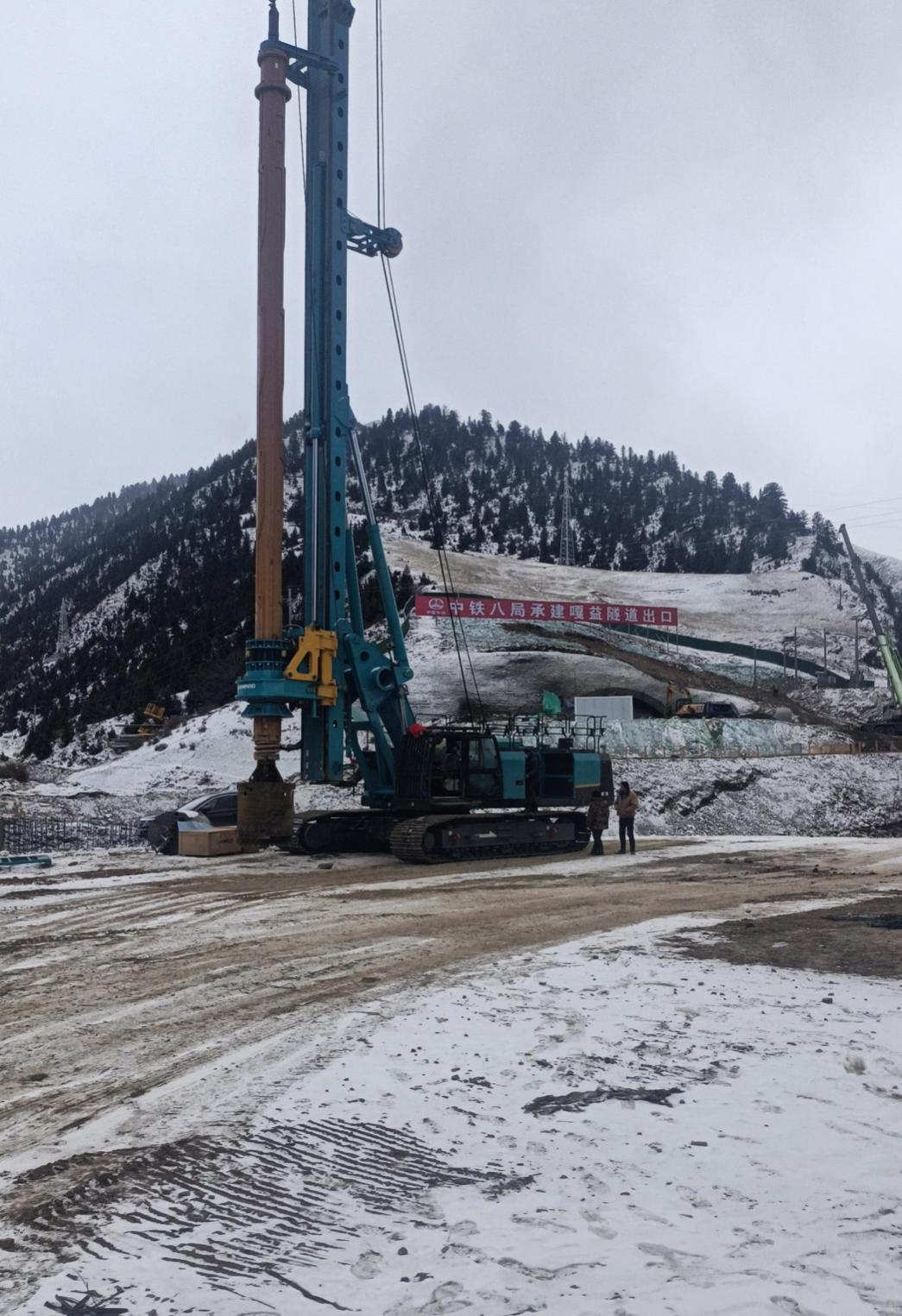 决战“世界之巅”！星际官网注册智能旋挖钻机实力助建川藏铁路